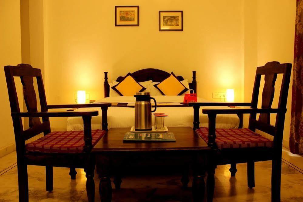 Oyo 1159 Hotel Chandra Prakash Udaipur Luaran gambar